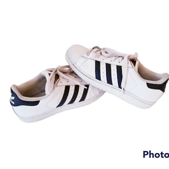 Adidas classic shell toe sneakers - Picture 1 of 5